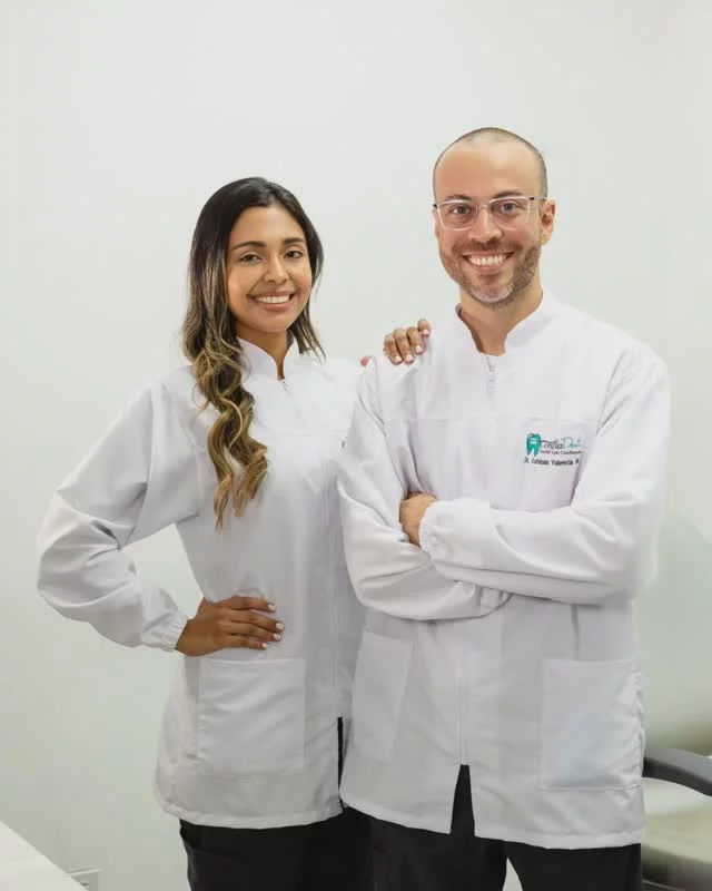 🦷✨ ¡Las visitas al dentista no son un gasto, son una inversión en tu salud! ✨🦷🔹 Tu sonrisa es uno de los activos más valiosos que tienes. ¿Sabías que prevenir problemas dentales a tiempo puede ahorrarte mucho más que un tratamiento de emergencia?🔹 En ConfíaDent nos preocupamos por tu bienestar, por eso te recordamos lo importante que es cuidar tu salud bucal. ¡Un chequeo periódico puede ser la clave para mantener tu sonrisa brillante y saludable!📅 Agenda tu cita hoy mismo y empieza a invertir en tu futuro. ¡Tu sonrisa lo agradecerá! 😁🔹 Comparte este recordatorio con tus amigos y juntos tomemos el control de nuestra salud dental. ✨🩵 #colombia #medellin #dentista #mede #esteticadental #sonrisa #dentalcareworld #dentalcare #saludbucal #saluddental #dientes #sonrisa #sonrisasanas